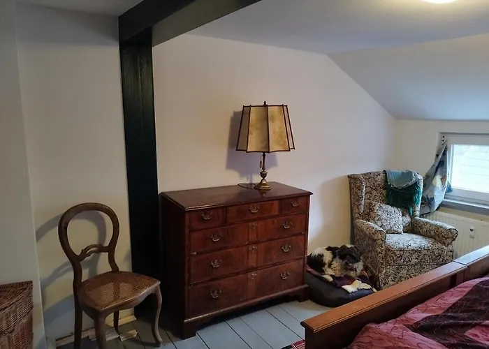 Gemuetliche Dachgeschosswohnung 아파트