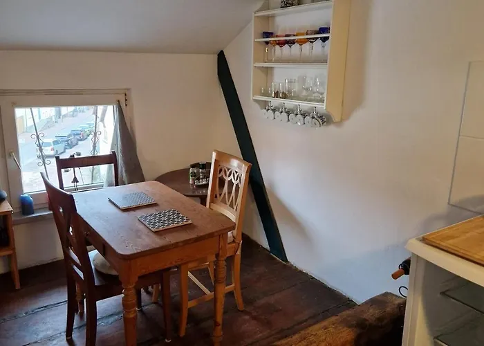 Gemuetliche Dachgeschosswohnung 아파트 *