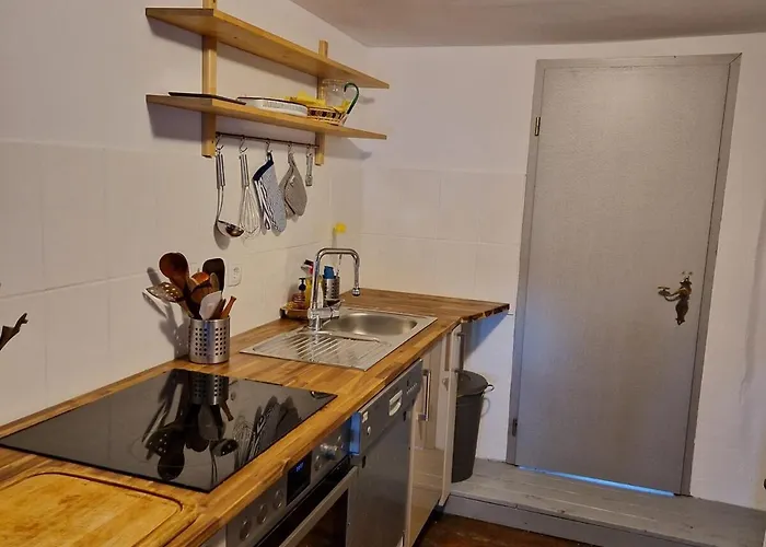 Gemuetliche Dachgeschosswohnung 아파트