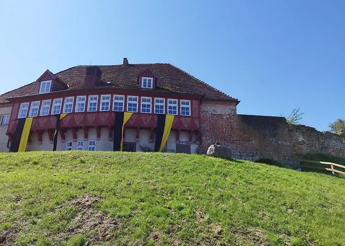 Gemuetliche Dachgeschosswohnung 아파트